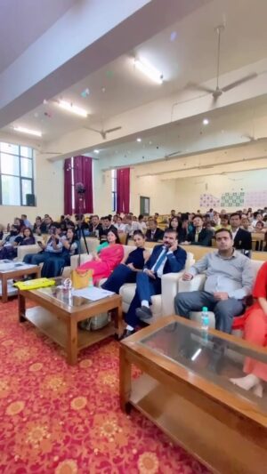 Sunita Trakroo Instagram - Grateful @monaduniversity @yog_sports_foundation_india  for having me🙏

Such a lovely presence of everyone and i am completely honoured standing along🌟with the renowned personalities all over the world🙏

#sunitatrakroo #divafinalist #monaduniversity