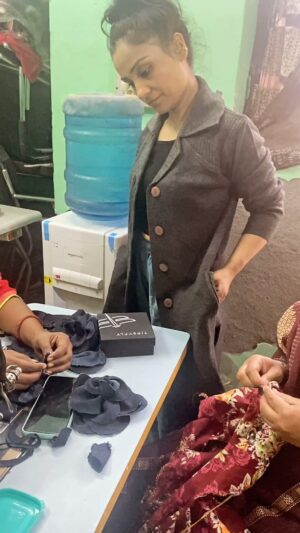 Sunita Trakroo Instagram - Dont throw denim scraps♻️

Lets make something more better than that🙏
Luxurious outfit in making just wait and watch 🍃

#sunitatrakroo #udaarfoundation #instagood #upcycling