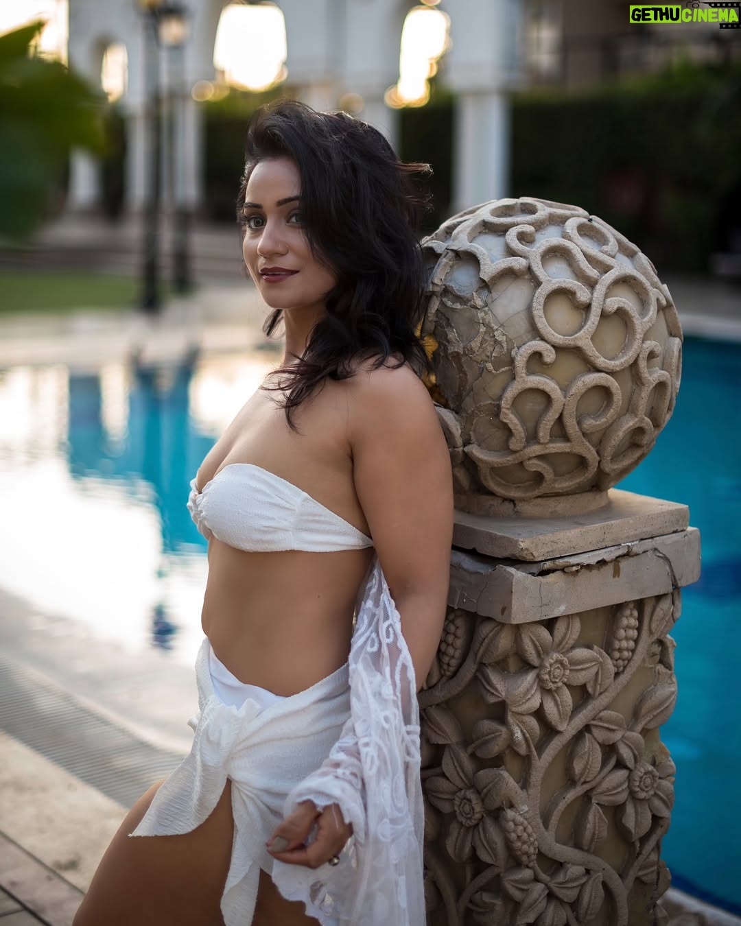 Sunita Trakroo - 3 Likes - Your next wallpaper📸

Thank you @sarovarpremieregaurcity for having me.
Loved your hospitality and ambience and looking forward to visit soon and my competent team
@karanarang 
@colourssalonandacademy 

For putting so much efforts💃
Love you all❤️