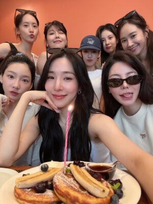 Sunny Instagram - 사랑하는 우리 소녀시대 & 소원 💗
시간이 지나도, 오랜만에 만나도 한결 같은 단짝들이 있다는건 더없는 축복이야!
항상 곁에 있어주고 나의 자랑이자 용기가 되어줘서 고마워🩷

18th 💐
still thankful, still in love💓