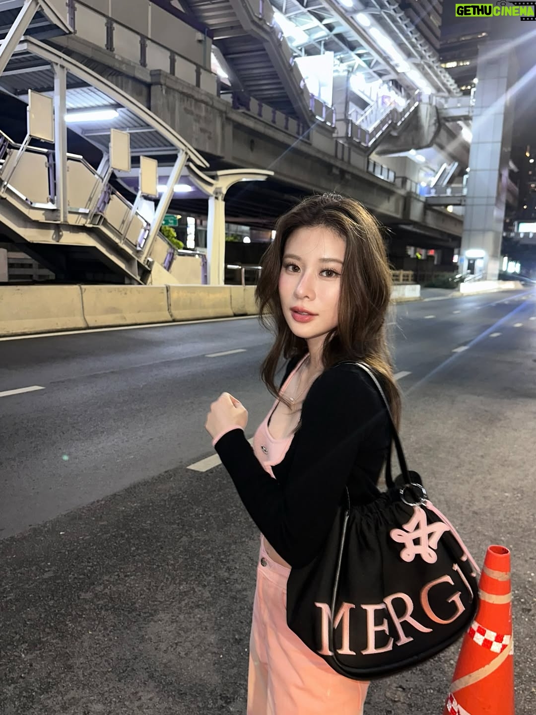 Supassara Thanachart - 380.2K Likes - 😳🩵🫶🏻

#ADayBagMedium
#ChaosFrequency
#MergeFriends
#MergeADayBag