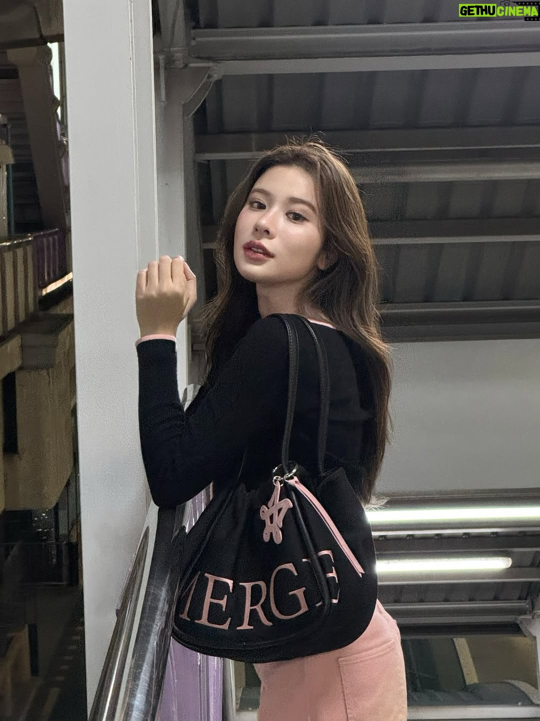 Supassara Thanachart - 380.2K Likes - 😳🩵🫶🏻

#ADayBagMedium
#ChaosFrequency
#MergeFriends
#MergeADayBag