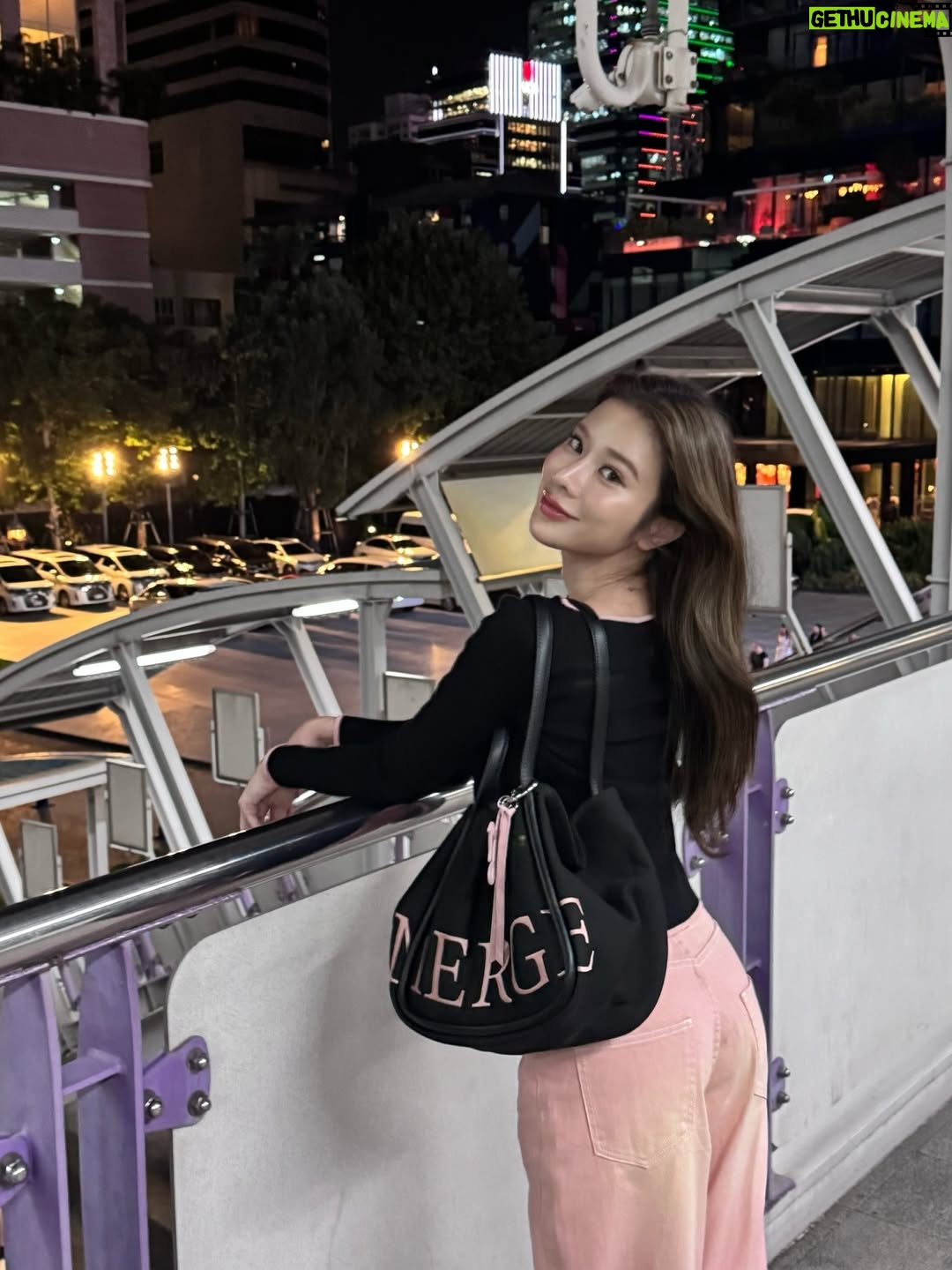 Supassara Thanachart - 380.2K Likes - 😳🩵🫶🏻

#ADayBagMedium
#ChaosFrequency
#MergeFriends
#MergeADayBag
