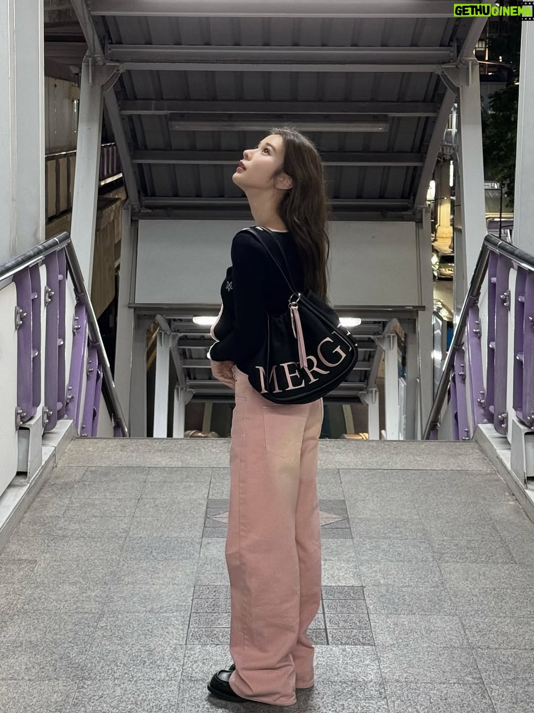 Supassara Thanachart - 380.2K Likes - 😳🩵🫶🏻

#ADayBagMedium
#ChaosFrequency
#MergeFriends
#MergeADayBag