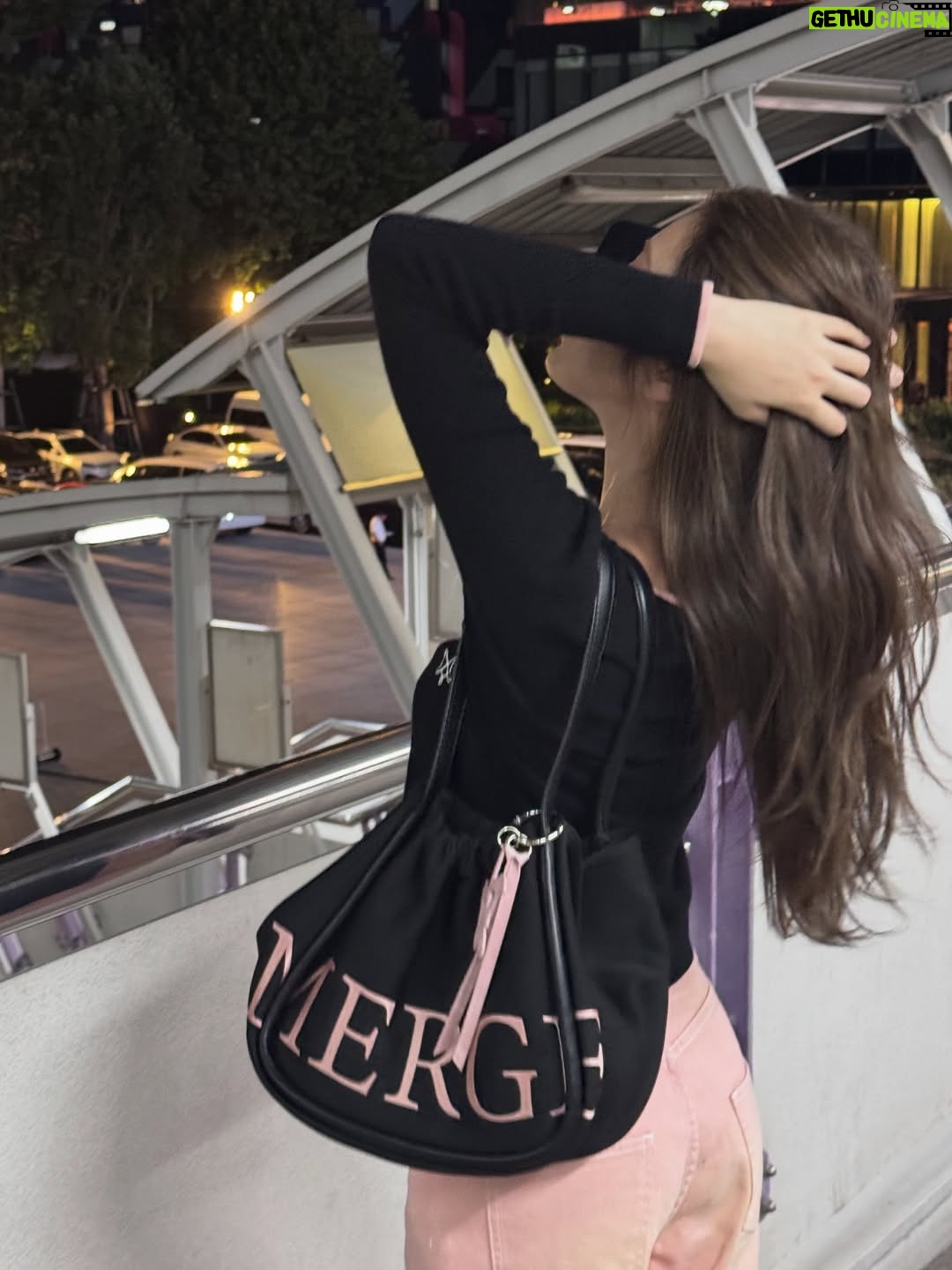 Supassara Thanachart - 380.2K Likes - 😳🩵🫶🏻

#ADayBagMedium
#ChaosFrequency
#MergeFriends
#MergeADayBag