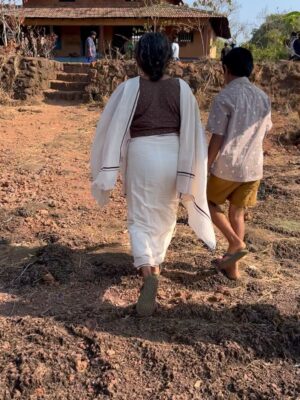 Surabhi Lakshmi Instagram - അങ്ങ് വാനകോണിൽ. .....
മിന്നി നിന്നൊരമ്പിളി 🧿❤️
@armthemovie @sujithnambiar_thiyarath @jithin_laal 📸 @afsal_.3578
#location
#armthemovie #surabhilakkshmi