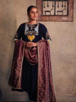 Surabhi Lakshmi Instagram - One year Of ARM ๐งฟ
Costume @_omikha_
Make-up & hair @amal_ajithkumar
Photography :@toms_g_ottaplavan @redcarpet_photographer
Accessories @pureallure.in
#ARMtheMOVIE #anguvaanakonilu #memories