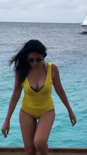 Surabhi Purohit Instagram - When your life is all about travel, adventure , fun and lots of sun. You need something with 100% sun protection and 0 skin damage. No white cast so that your skin looks healthy glowing and gorgeous ❤️❤️

Comment for the link 

This is not a paid collaboration 

hydrating fluid sunscreen, spray sunscreen, sunscreen for body, sunscoop spray sunscreen, sunscoop sunscreen, spf60, 
best sunscreen, best hydrating sunscreen @sunscoopspf #surabhiprabhu #suncreenspray #sunscreen