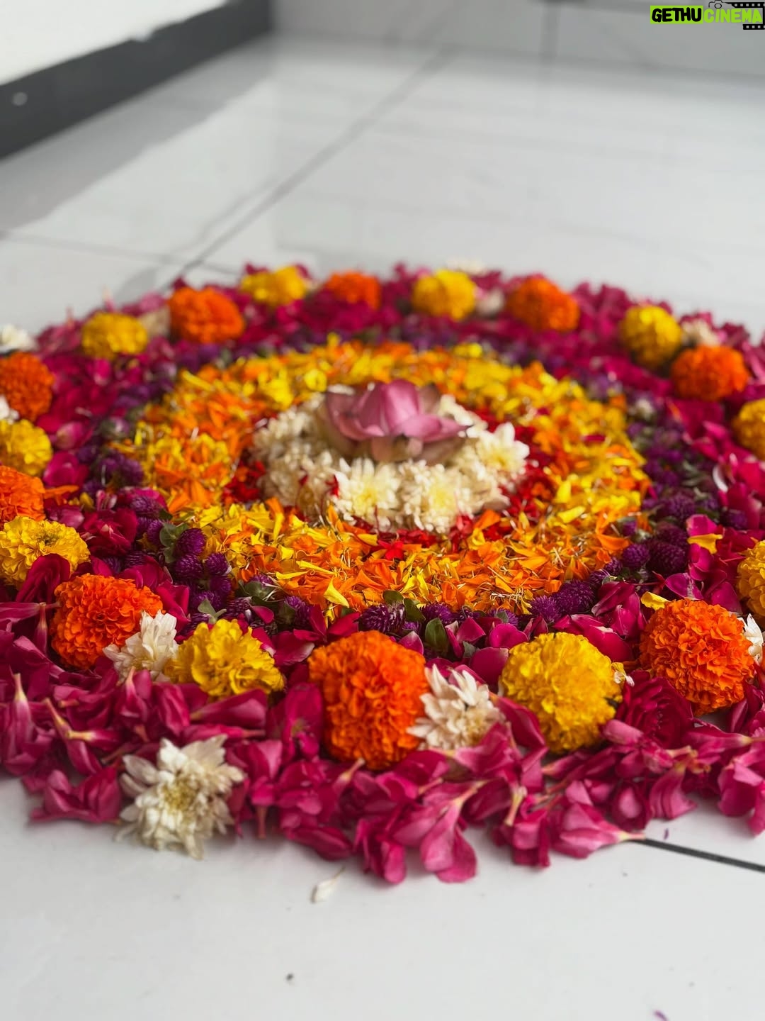 Surabhi Santosh - 37.9K Likes - Onam with flowers, food, family and fond memories 🩵🌸✨ 
Wish you all a happy and blessed Onam 🥰

#Onam2025 #Onamwithfamily #onamspecial #Trivandrum #Family