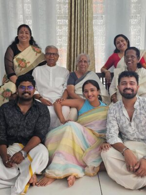 Surabhi Santosh Instagram - Onam with flowers, food, family and fond memories 🩵🌸✨
Wish you all a happy and blessed Onam 🥰
#Onam2025 #Onamwithfamily #onamspecial #Trivandrum #Family