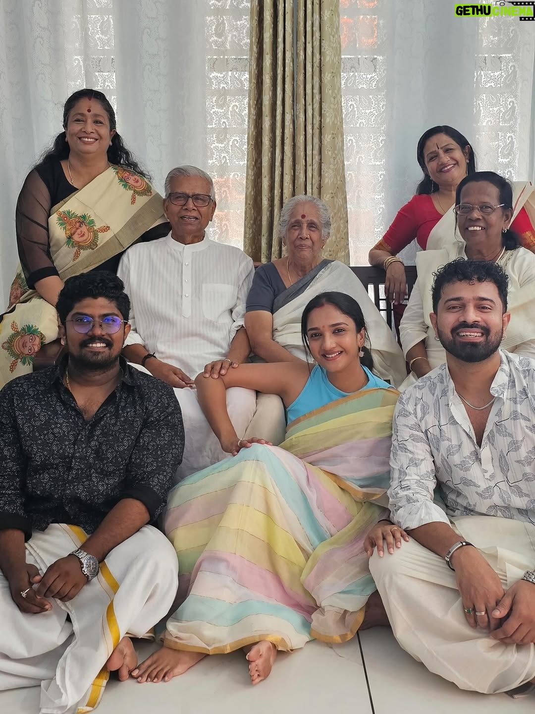 Surabhi Santosh - 37.9K Likes - Onam with flowers, food, family and fond memories 🩵🌸✨ 
Wish you all a happy and blessed Onam 🥰

#Onam2025 #Onamwithfamily #onamspecial #Trivandrum #Family