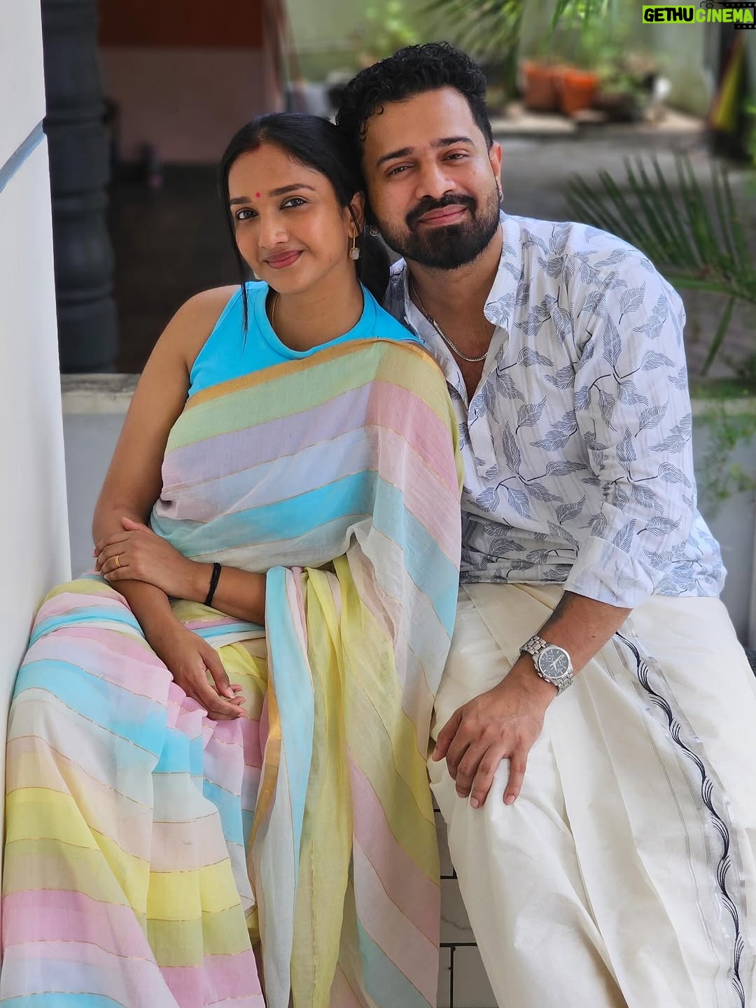 Surabhi Santosh - 37.9K Likes - Onam with flowers, food, family and fond memories 🩵🌸✨ 
Wish you all a happy and blessed Onam 🥰

#Onam2025 #Onamwithfamily #onamspecial #Trivandrum #Family