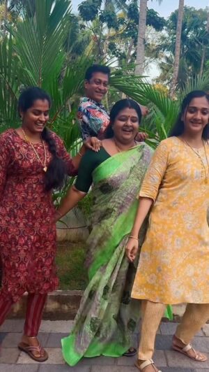 Surabhi Santosh Instagram - ഒടുവിൽ ഒരു റീൽ ☺️ ശോകം വേണ്ട…..🎥 @adv_shivkamicayimal_official 
#pavithram #pavithramserial #pavithram #malayalam #asianet #anilasreekumar #surabhi #vikramvedha #anulekshmy #anilasreekumar #actress #serialactress #foryou #foryoupage💙 #foryoupage #ɪɴsᴛᴀɢᴏᴏᴅ #instareel #instafit #instadancers #dance #dancers #shooting #location