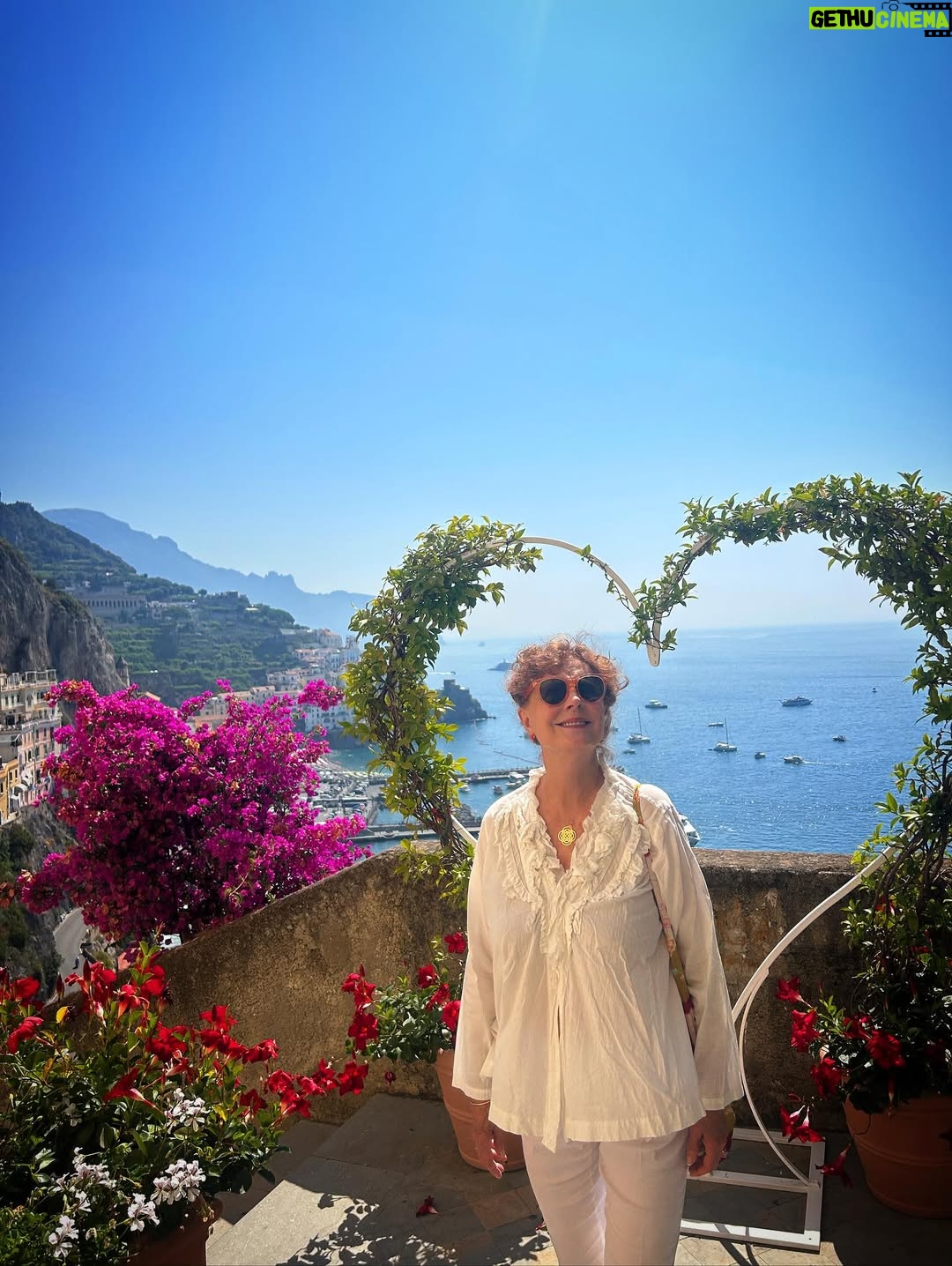Susan Sarandon - 66.9K Likes - While in Italy for the @andreabocelliofficial foundation, I had the most beautiful stay with breathtaking views @anantaraconventodiamalfi . It’s a place like none other, a 13th century monastery built into the cliffside with modern day perfect service. Thank you for a memorable stay.