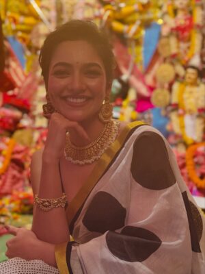 Susmita Chatterjee Instagram - শুভ নবমী🌼💛
#durgapuja2025 

M&H @sahababusona 🥰
Sudipa didir barir pujo ❤️
Clicked by @bhaswati.ghosh.since1983 🤗