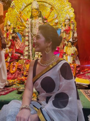 Susmita Chatterjee Instagram - শুভ নবমী🌼💛
#durgapuja2025 

M&H @sahababusona 🥰
Sudipa didir barir pujo ❤️
Clicked by @bhaswati.ghosh.since1983 🤗