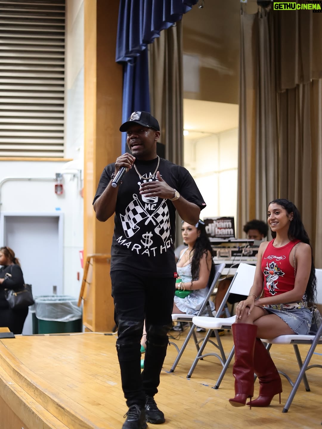 Suzi - 3 Likes - MS 319 you showed OUT!! 🥹💖
Big love to the @youthempowermentshow for having me as a panelist and letting me hit the stage with some incredible rising stars! The energy, the love, the impact y’all are pouring into the youth and the community its truly so beautiful to witness and be a part of!

Major shoutout to @DayHunch for capturing the vibes so perfectly 🤍✨