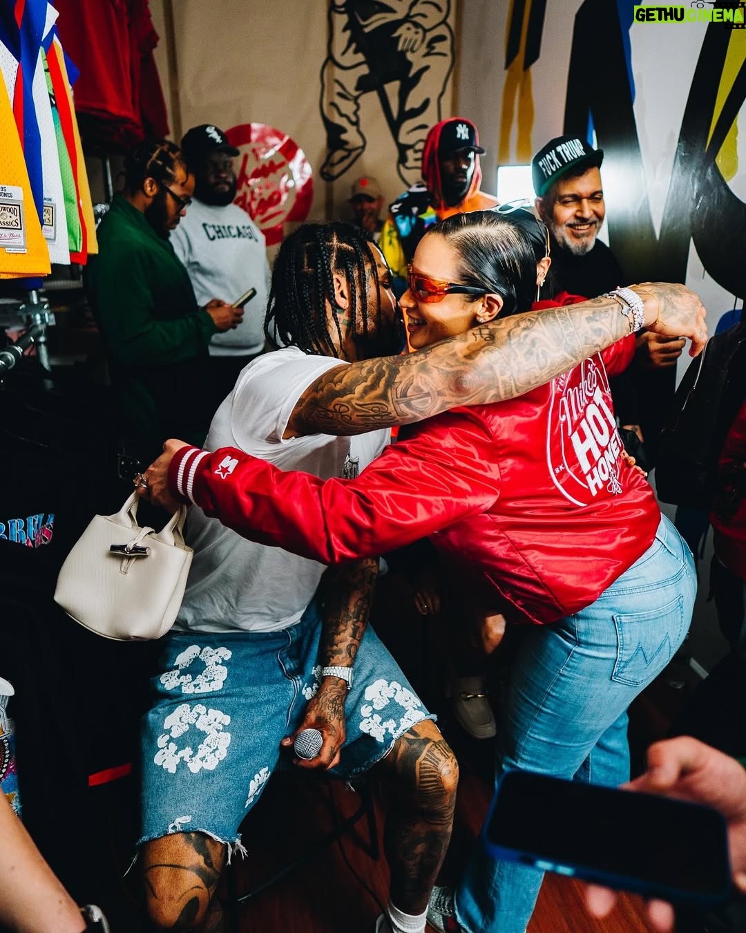 Suzi - 1K Likes - Just yesterday, Dave East and Suzi made sure every single person who pulled up to JOMO SoHo felt the love, caught the vibe, and walked away with real benefits.

Under the cultural heat curated by CAPO and the JOMO crew, the whole spot was lit—no cap.
Folks wasn’t just watching, they was in it. From custom tee heat presses to the real-deal style battles, it was Echoes of the Streets like y’all never seen before.

This ain’t just fashion—it’s family, it’s foundation, it’s flavor straight out the mud.

And now the streets talkin’…

Who’s the next Day One from Jim Jones’ camp to step in the ring?
We got more heat loading, more names comin’, more culture about to pop.

You were there? Salute.
You missed it? Don’t trip.
Stay tapped in. Round 2 comin’ soon.

#EchoesOfTheStreets #JOMOStyleClash #DaveEast #SuziNYC #CapoCulture #JimJonesDayOnes #EastCoastEnergy #FromTheGarageToTheStreets #BuiltFromTheStreets #NYCvsATL #JOMOSoHo #RealOnesOnly #StreetwearRevival #CultureInMotion