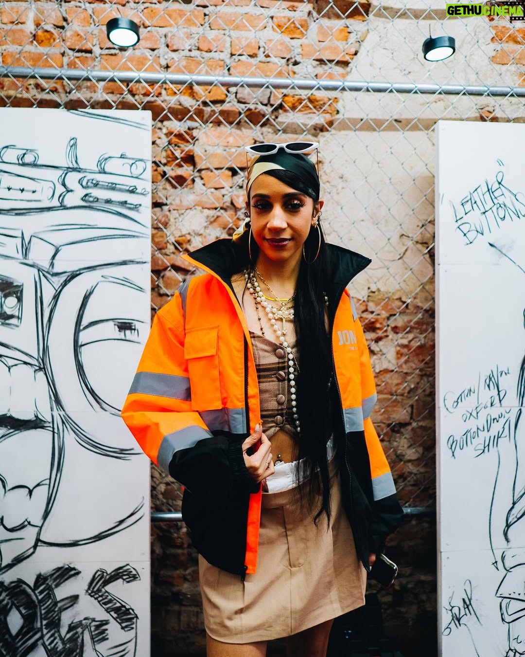 Suzi - 1K Likes - Just yesterday, Dave East and Suzi made sure every single person who pulled up to JOMO SoHo felt the love, caught the vibe, and walked away with real benefits.

Under the cultural heat curated by CAPO and the JOMO crew, the whole spot was lit—no cap.
Folks wasn’t just watching, they was in it. From custom tee heat presses to the real-deal style battles, it was Echoes of the Streets like y’all never seen before.

This ain’t just fashion—it’s family, it’s foundation, it’s flavor straight out the mud.

And now the streets talkin’…

Who’s the next Day One from Jim Jones’ camp to step in the ring?
We got more heat loading, more names comin’, more culture about to pop.

You were there? Salute.
You missed it? Don’t trip.
Stay tapped in. Round 2 comin’ soon.

#EchoesOfTheStreets #JOMOStyleClash #DaveEast #SuziNYC #CapoCulture #JimJonesDayOnes #EastCoastEnergy #FromTheGarageToTheStreets #BuiltFromTheStreets #NYCvsATL #JOMOSoHo #RealOnesOnly #StreetwearRevival #CultureInMotion