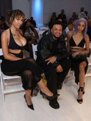 Suzi Instagram - NYFW 🖤 : HOUSE OF BARTHOLOMEW @bgoldnyc
captured by @theesosashotme
outfit styled by @junikdesigner