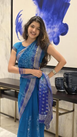 Swaksha Instagram - Stole my moms saree for this reel hehe🙈🥰
.
. @sanjurathod07
.
.
#explore #explorepage #instagram #viral #fyp #reelsinstagram #reels #trending #trendingreels #foryoupage #marathi #marathireels #shaky #marathimulgi #shakyshaky
