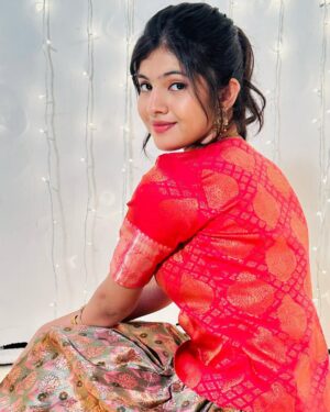 Swaksha Instagram - It’s the time of the year…for faith and festivities…Golus and Garbas, Paavadais and Ghagras! 
My Navratri diaries-1♥️
.
. @thechennaisilks 
.
.@foreshorestudio28
.
#navratri #navratri2023 #navratrioutfit #outfit #festival #festive #festivewear #navratridiaries #explore #explorepage #trending #instagram #instagood
