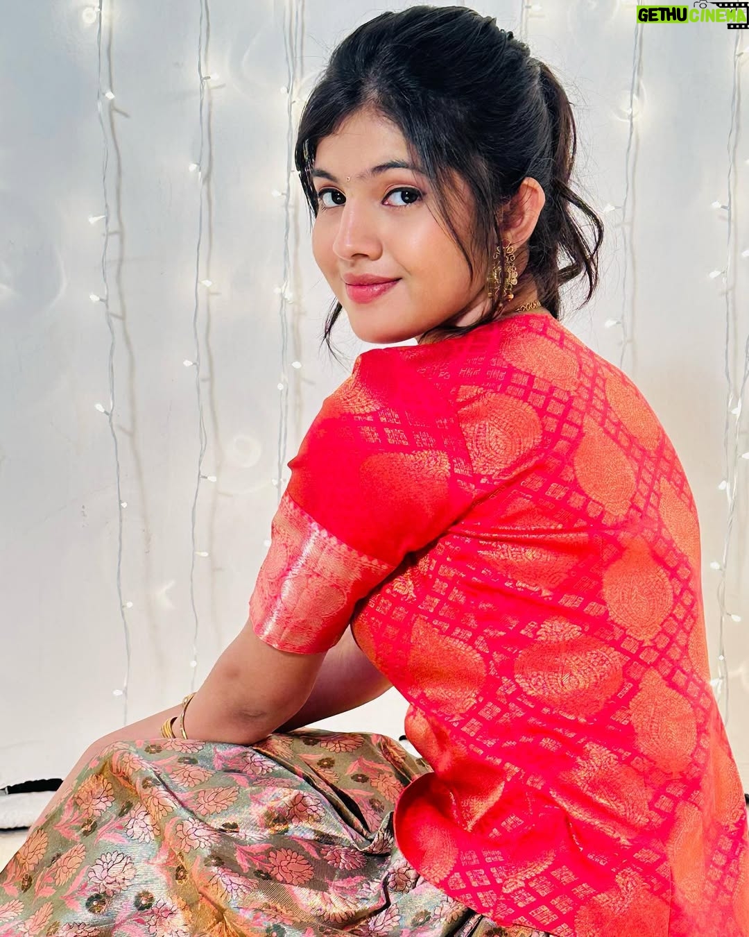 Swaksha - 18.6K Likes - It’s the time of the year…for faith and festivities…Golus and Garbas, Paavadais and Ghagras! 
My Navratri diaries-1♥️
.
. @thechennaisilks 
.
.@foreshorestudio28
.
#navratri #navratri2023 #navratrioutfit #outfit #festival #festive #festivewear #navratridiaries #explore #explorepage #trending #instagram #instagood