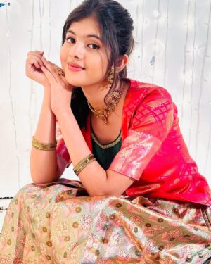 Swaksha Instagram - It’s the time of the year…for faith and festivities…Golus and Garbas, Paavadais and Ghagras! 
My Navratri diaries-1♥️
.
. @thechennaisilks 
.
.@foreshorestudio28
.
#navratri #navratri2023 #navratrioutfit #outfit #festival #festive #festivewear #navratridiaries #explore #explorepage #trending #instagram #instagood