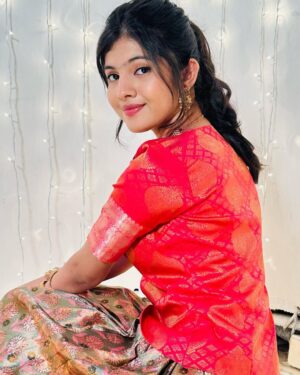 Swaksha Instagram - It’s the time of the year…for faith and festivities…Golus and Garbas, Paavadais and Ghagras! 
My Navratri diaries-1♥️
.
. @thechennaisilks 
.
.@foreshorestudio28
.
#navratri #navratri2023 #navratrioutfit #outfit #festival #festive #festivewear #navratridiaries #explore #explorepage #trending #instagram #instagood