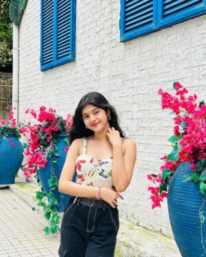 Swaksha Instagram - 🫶🏻
@bastianmumbai 
.
.
.
#bastian #explorepage #explore #pic #pose #viral #viralpost #restaurant #lovefood #instagram #instagood #instadaily #fashionmodel #fashionmodel