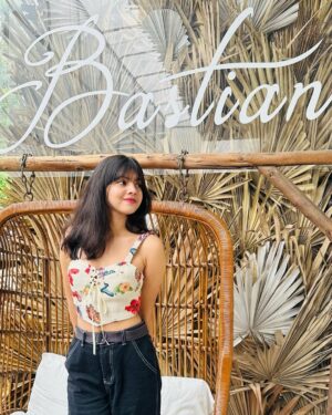 Swaksha Instagram - 🫶🏻
@bastianmumbai 
.
.
.
#bastian #explorepage #explore #pic #pose #viral #viralpost #restaurant #lovefood #instagram #instagood #instadaily #fashionmodel #fashionmodel