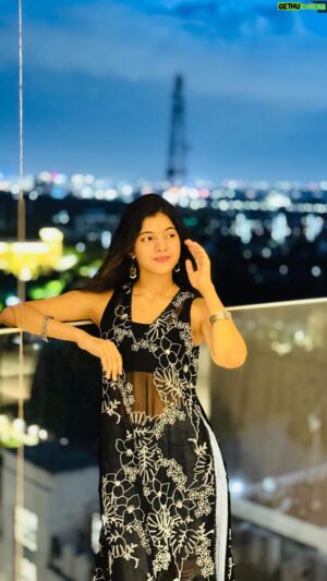 Swaksha Instagram - Such a cute song😍
.
. @teddysphotos
. Dc - @farahkhankunder
.
#saphire #edsheeran #dance #instagram #reels #viral #tredingreels #trendingsongs #trending #fyp #explorepage #explore #arjitsingh