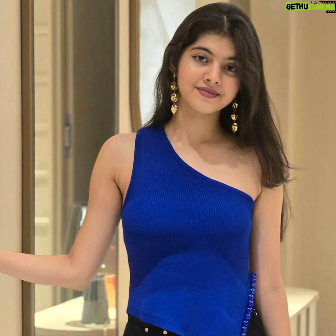Swaksha - 11.3K Likes - My Hue of Blue💙
.
.
.
.
.
 #instagram  #explorepage  #instagood  #explore  #blue  #blueaesthetic  #reels  #viral  #fyp  #foryoupage  #picoftheday  #picture  #outfit  #outfitinspo