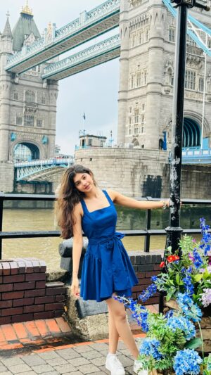 Swaksha Instagram - How many times did I brush through my hair? haha😝🥰
.
.
.
.
.
#london #uk #explorepage #explore #instagram #viral #fyp #trending #viralreels #reelsinstagram #reels #trendingreels #foryoupage #londonlife #england #unitedkingdom #travel #travelgram #apt #transition #outfit #vacation