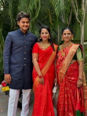 Swathi Deekshith Instagram - Hearts full, saree pleats perfect, memories made. ❤️✨

#weddingday #traditonal #sareelove❤️ #kanchipattu #onelife #memories #besttimes❤️ #positivity #family ly