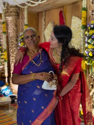Swathi Deekshith Instagram - Hearts full, saree pleats perfect, memories made. ❤️✨

#weddingday #traditonal #sareelove❤️ #kanchipattu #onelife #memories #besttimes❤️ #positivity #family ly