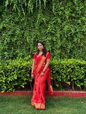 Swathi Deekshith Instagram - Hearts full, saree pleats perfect, memories made. ❤️✨

#weddingday #traditonal #sareelove❤️ #kanchipattu #onelife #memories #besttimes❤️ #positivity #family ly