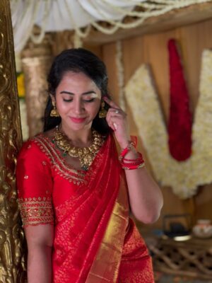 Swathi Deekshith Instagram - Hearts full, saree pleats perfect, memories made. ❤️✨

#weddingday #traditonal #sareelove❤️ #kanchipattu #onelife #memories #besttimes❤️ #positivity #family ly