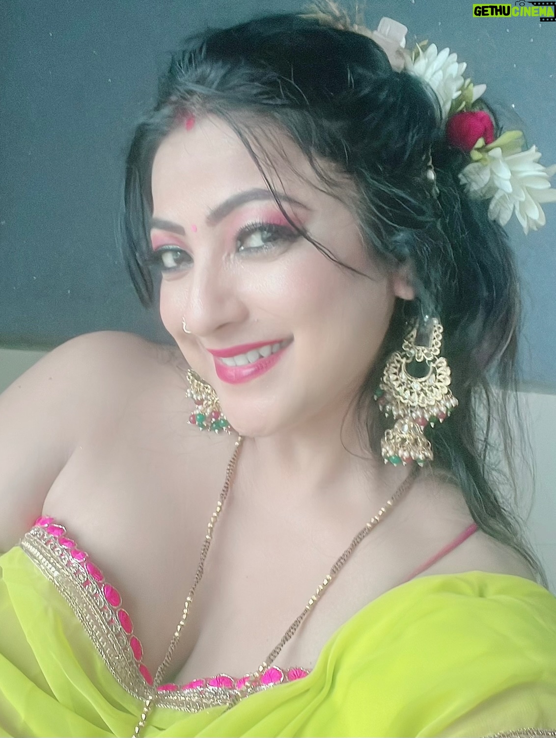 Sweety Chhabra - 42.7K Likes - माफ़ करना मेरे प्यारे दोस्तों, कुछ तकनीकी एडिटिंग,लोकेशन और कोरियोग्राफी की गलतियों की वजह से जो मुझे पसंद नहीं आया मेने शूटिंग रोक दी थी ,
क्योंकि मैं अपने प्यारे फैन्स को निराश नहीं करना चाहती हूं,इसीलिए मैं गाना रीशूट करुँगी मैं कुछ नया और रोमांचक बवाल और धमाल गाना लेकर आ रही हूँ.ये जल्द ही रिलीज़ होगा,और बैक टू बैक, 
आप सभी ने इतना इंतज़ार किया, इसके लिए तहे दिल से शुक्रिया मेरे दोस्तो❤️
love u all ❤️

“Sorry dosto ,I had to stop shooting due to some technical editing, location and choreography mistakes,which I didn’t like 

because I don’t want to disappoint my loving fans,that’s why I will reshoot the song. I am coming up with some new and exciting Bawal and Dhamaal song. It will be releasing soon, and back to back.

You all waited so long, thank you from the bottom of my heart for this
 Love you all ❤️
Need your blessings 🙏😇🧿