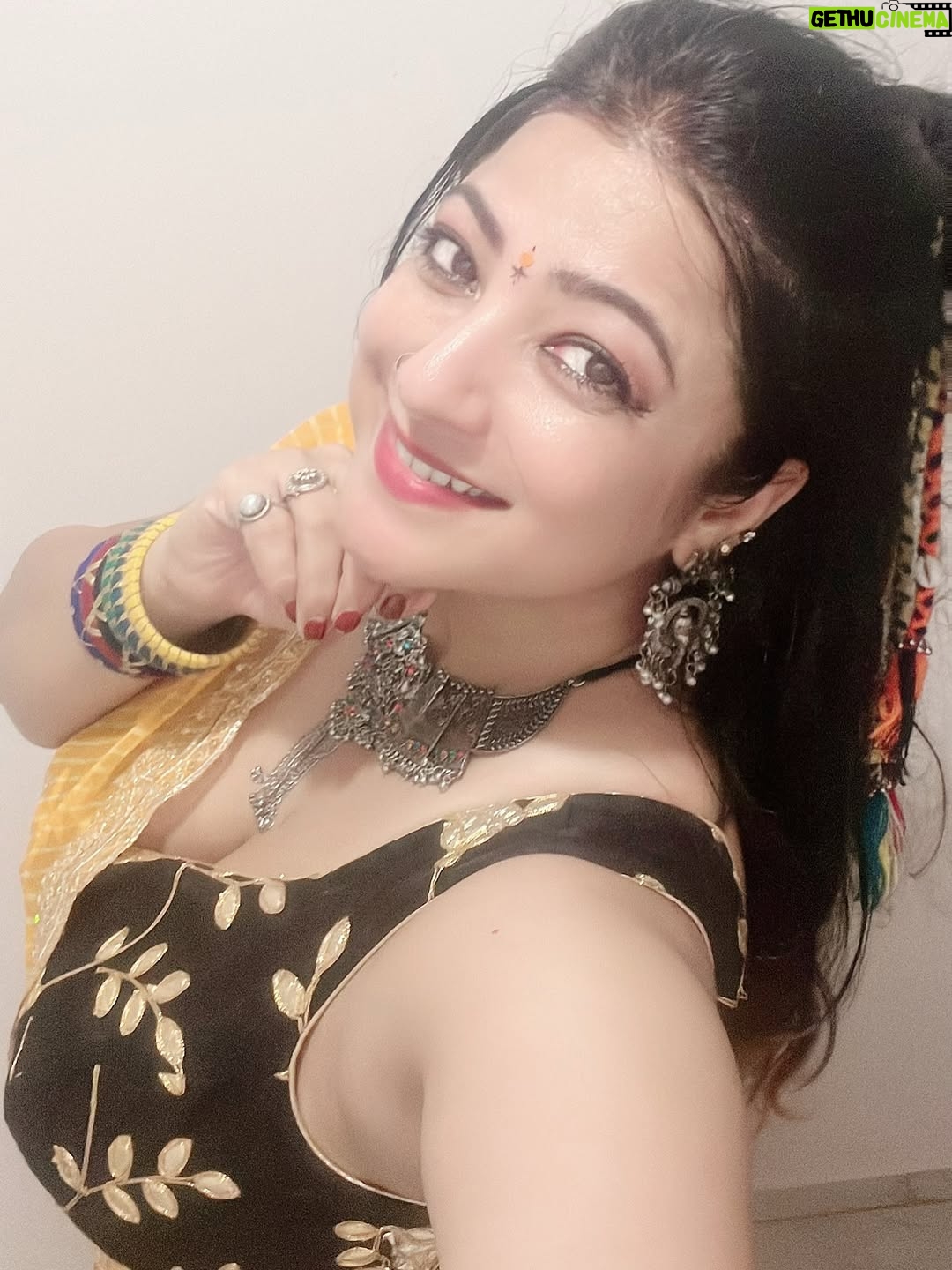 Sweety Chhabra - 30.1K Likes - 😇😊
#trendingsong #😀 #happyashtami #blessings#😇 #fasting #universe #positivity #garba