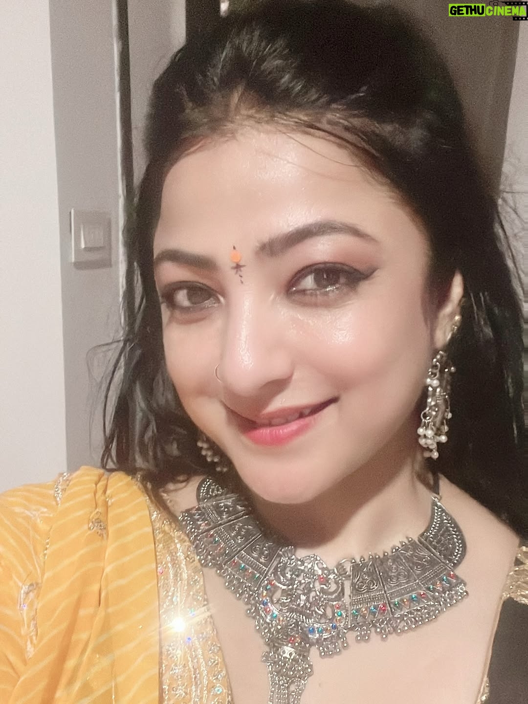 Sweety Chhabra - 30.1K Likes - 😇😊
#trendingsong #😀 #happyashtami #blessings#😇 #fasting #universe #positivity #garba