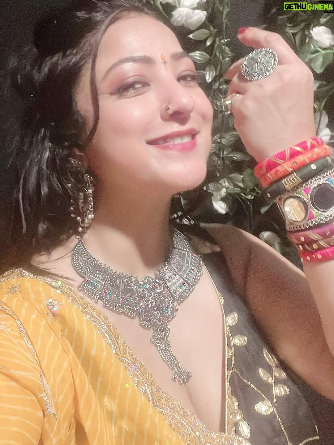 Sweety Chhabra - 30.1K Likes - 😇😊
#trendingsong #😀 #happyashtami #blessings#😇 #fasting #universe #positivity #garba