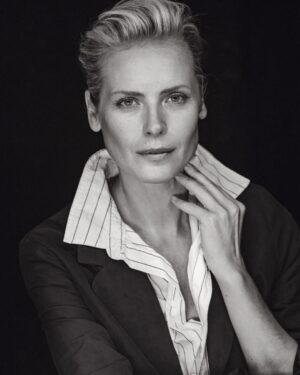 Synnøve Macody Lund Instagram - This summer I discovered my latest headshots at the agency were 10 years old😅 Time for an update … I called the best Norwegian fotographer I know, Fred Jonny, now based in NY, and this is our favourite sample from our shoot. We wanted to create a classic cinematic feel with iconic poses, but also a sense of being behind the scenes; to capture the human behind the actor. I love the result and so thankful that Fred Jonny made this work. Because trust me, I am far more comfortable with moving pictures😁 @fredjonny @andresvklovstad (hair) @panoramaagency