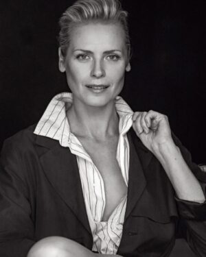 Synnøve Macody Lund Instagram - This summer I discovered my latest headshots at the agency were 10 years old😅 Time for an update … I called the best Norwegian fotographer I know, Fred Jonny, now based in NY, and this is our favourite sample from our shoot. We wanted to create a classic cinematic feel with iconic poses, but also a sense of being behind the scenes; to capture the human behind the actor. I love the result and so thankful that Fred Jonny made this work. Because trust me, I am far more comfortable with moving pictures😁 @fredjonny @andresvklovstad (hair) @panoramaagency