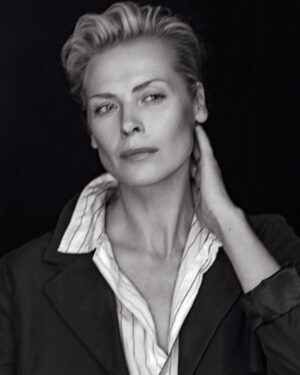 Synnøve Macody Lund Instagram - This summer I discovered my latest headshots at the agency were 10 years old😅 Time for an update … I called the best Norwegian fotographer I know, Fred Jonny, now based in NY, and this is our favourite sample from our shoot. We wanted to create a classic cinematic feel with iconic poses, but also a sense of being behind the scenes; to capture the human behind the actor. I love the result and so thankful that Fred Jonny made this work. Because trust me, I am far more comfortable with moving pictures😁 @fredjonny @andresvklovstad (hair) @panoramaagency