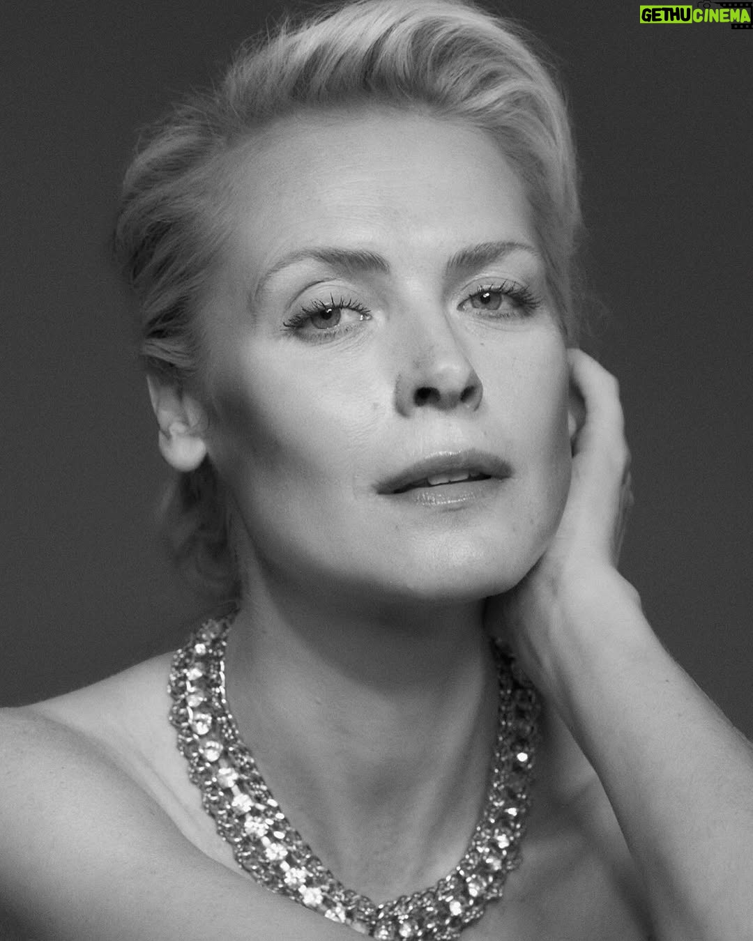 Synnøve Macody Lund - 6.9K Likes - This summer I discovered my latest headshots at the agency were 10 years old😅 Time for an update … I called the best Norwegian fotographer I know, Fred Jonny, now based in NY, and this is our favourite sample from our shoot. We wanted to create a classic cinematic feel with iconic poses, but also a sense of being behind the scenes; to capture the human behind the actor. I love the result and so thankful that Fred Jonny made this work. Because trust me, I am far more comfortable with moving pictures😁 @fredjonny @andresvklovstad (hair) @panoramaagency