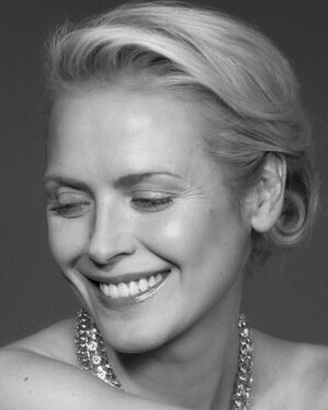 Synnøve Macody Lund Instagram - This summer I discovered my latest headshots at the agency were 10 years old😅 Time for an update … I called the best Norwegian fotographer I know, Fred Jonny, now based in NY, and this is our favourite sample from our shoot. We wanted to create a classic cinematic feel with iconic poses, but also a sense of being behind the scenes; to capture the human behind the actor. I love the result and so thankful that Fred Jonny made this work. Because trust me, I am far more comfortable with moving pictures😁 @fredjonny @andresvklovstad (hair) @panoramaagency