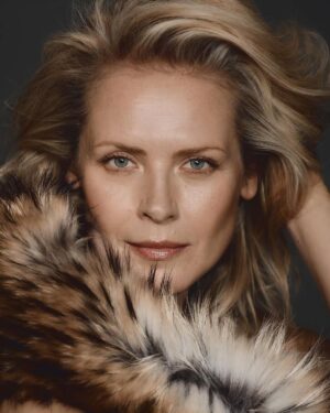 Synnøve Macody Lund Instagram - This summer I discovered my latest headshots at the agency were 10 years old😅 Time for an update … I called the best Norwegian fotographer I know, Fred Jonny, now based in NY, and this is our favourite sample from our shoot. We wanted to create a classic cinematic feel with iconic poses, but also a sense of being behind the scenes; to capture the human behind the actor. I love the result and so thankful that Fred Jonny made this work. Because trust me, I am far more comfortable with moving pictures😁 @fredjonny @andresvklovstad (hair) @panoramaagency
