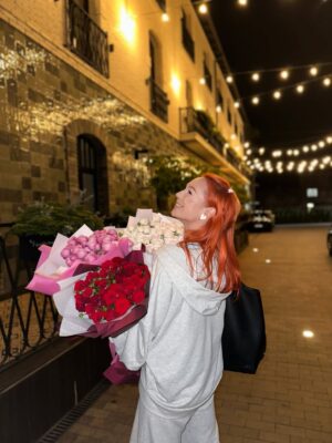 TARABAROVA Instagram - Моє щиро дякую кожному, хто був з нами на цих великих концертах у Чернівцях та
Івано-Франківську ✨❤️‍🔥
⠀
За музику, підтримку, донати для @misto.dobra та шоу, яке ми створили разом!
⠀
До зустрічі у Києві 23.11 у МКЦМ ✨ квитки за посиланням у профілі
⠀
Дякую @event_agency_smart.ua @anna_ugorchak @_senyk 
Дякую колективам @maasai_dance_school @dancecitycv 🫶🏻
Партнерам @victoria.deluxe.hotel @dali_bude.resto @zatyshok_cv 
⠀
Дякую моїй команді @leevvhite @nick_klymenko @chaba_dance @viksinua @_.belousik._ 
⠀
СВІТЛА СТОРОНА МУЗИКИ не зупиняється, це тільки початок.
⠀
Люблю, ваша Світлана TARABAROVA🧡

У яких містах чекаєте ?
