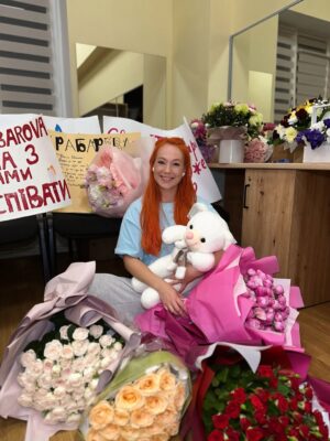 TARABAROVA Instagram - Моє щиро дякую кожному, хто був з нами на цих великих концертах у Чернівцях та
Івано-Франківську ✨❤️‍🔥
⠀
За музику, підтримку, донати для @misto.dobra та шоу, яке ми створили разом!
⠀
До зустрічі у Києві 23.11 у МКЦМ ✨ квитки за посиланням у профілі
⠀
Дякую @event_agency_smart.ua @anna_ugorchak @_senyk 
Дякую колективам @maasai_dance_school @dancecitycv 🫶🏻
Партнерам @victoria.deluxe.hotel @dali_bude.resto @zatyshok_cv 
⠀
Дякую моїй команді @leevvhite @nick_klymenko @chaba_dance @viksinua @_.belousik._ 
⠀
СВІТЛА СТОРОНА МУЗИКИ не зупиняється, це тільки початок.
⠀
Люблю, ваша Світлана TARABAROVA🧡

У яких містах чекаєте ?